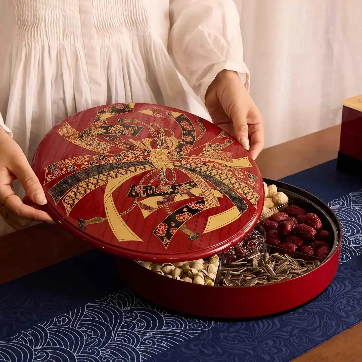 Yamanaka Lacquer Gift Knot Serving Tray – Japanese Artisan Decorative Food Tray with Removable Acrylic Insert | Traditional Japanese Elegance for Entertaining &Gifting