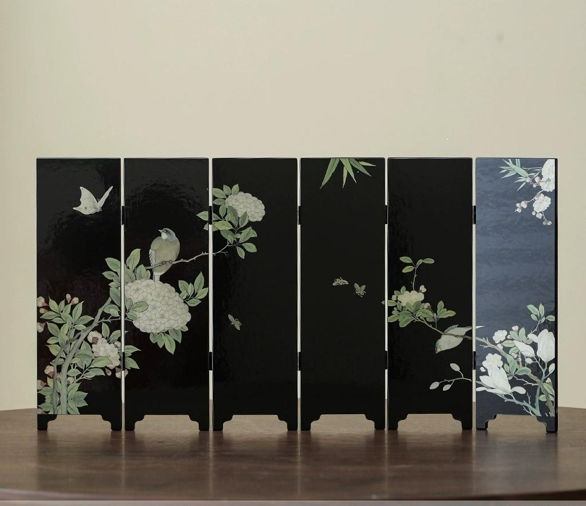 Rin Essense black lacquer table screen decorative six panel tabletop divider with hand painted birds and white flowers
