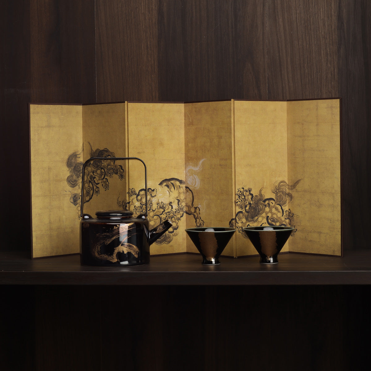 Washi shoji folding screen gold leaf panel behind Rin Essense black lacquer teapot and two matching tea cups