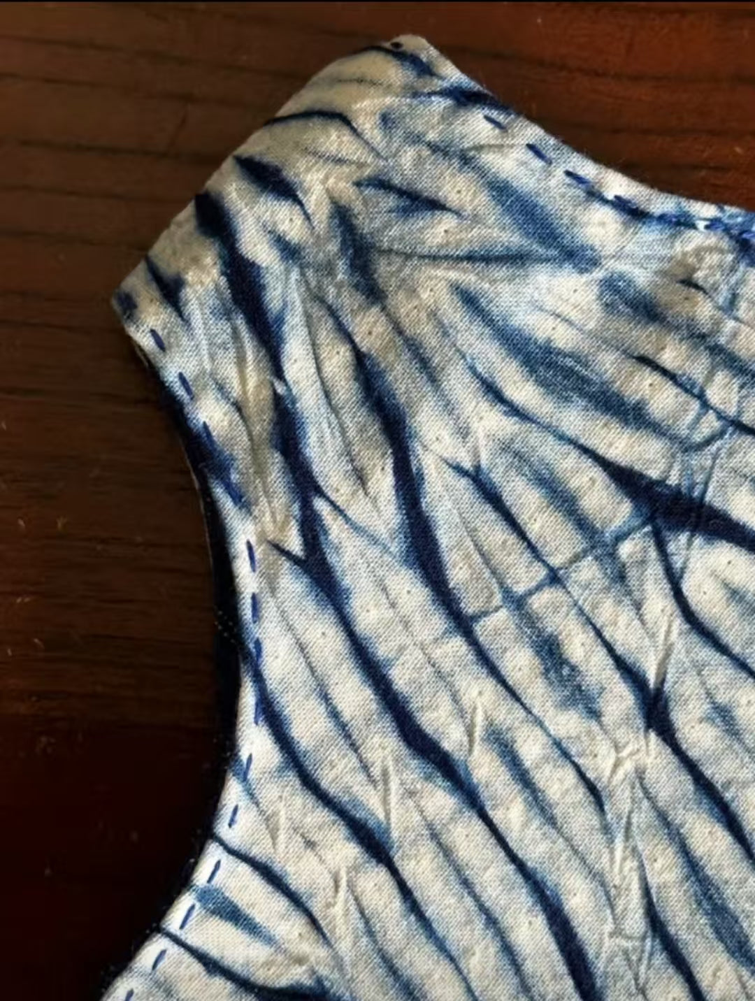 Rin Essense Indigo Shibori knot bag close up of indigo tie dye cotton tote showing stitched strap detail