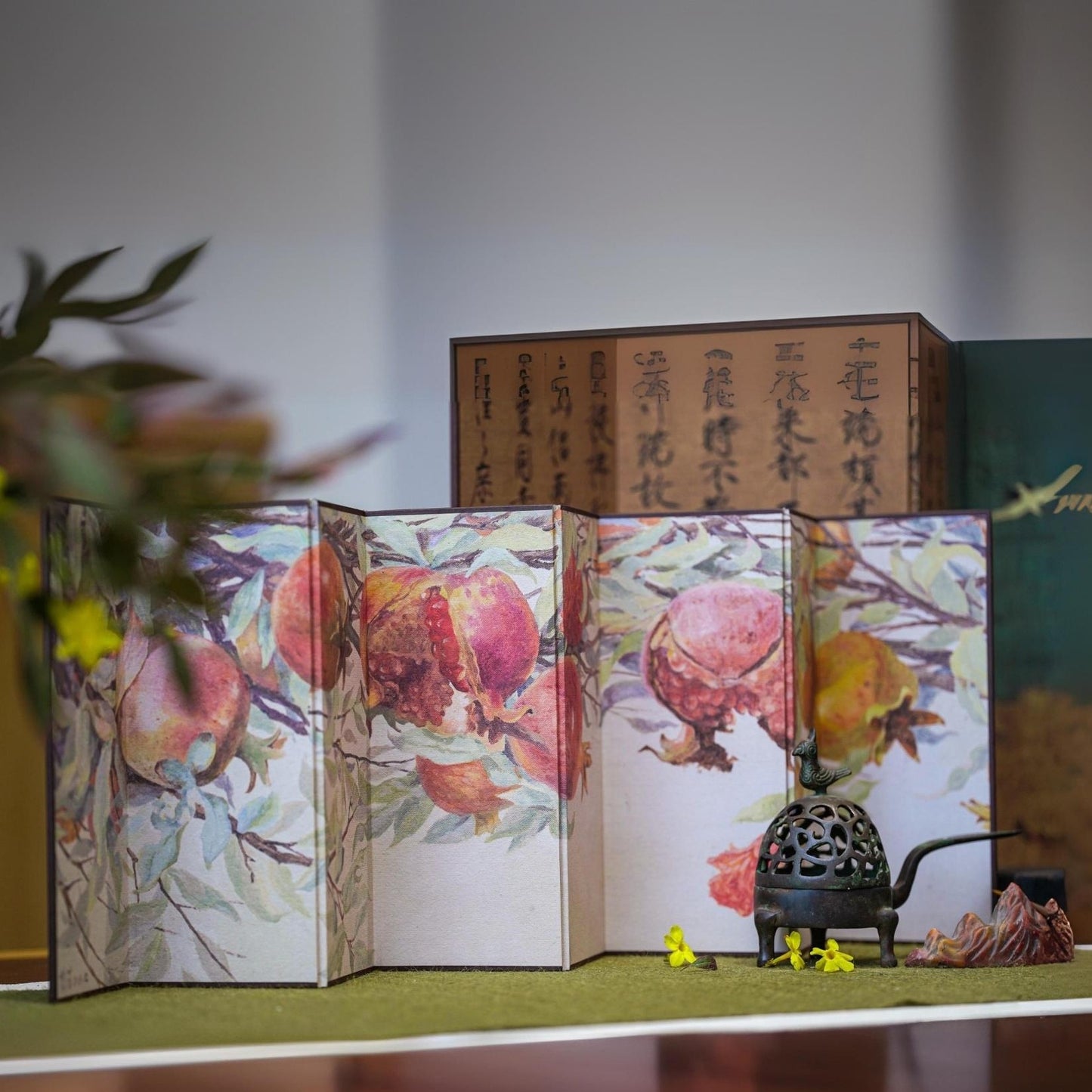Rin Essense decorative room divider folding screen with colorful pomegranate design for home décor