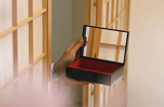 Yamanaka Lacquer Jewelry Box - Rin Essense 