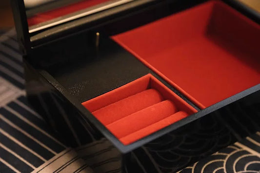 Yamanaka Lacquer Jewelry Box - Rin Essense 