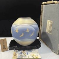 Fine Kutani-yaki Porcelain Vase | Hand-Painted "Sacred Mt. Fuji & Golden Cranes" | Japanese Studio Pottery by Yoshitomi (九谷吉臣) | Original Collector's Box Included - Rin Essense 