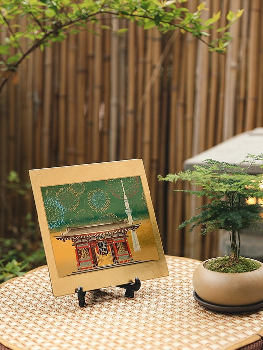 Yamanaka Lacquerware Makie Coaster – Timeless Japanese Craft with traditional temple design on display stand