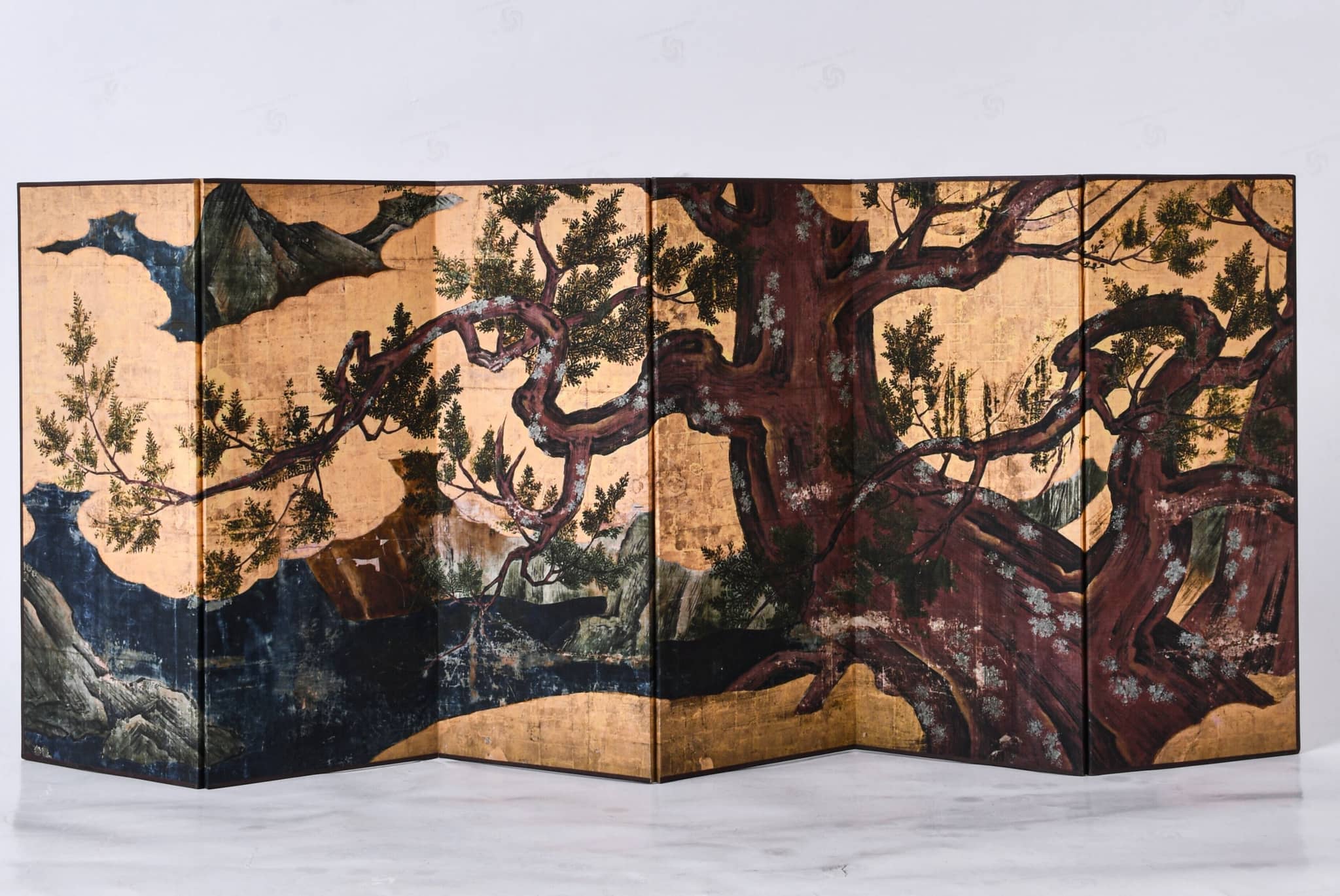 Rin Essense decorative folding screen with artistic tree design for zen bedroom decor ideas